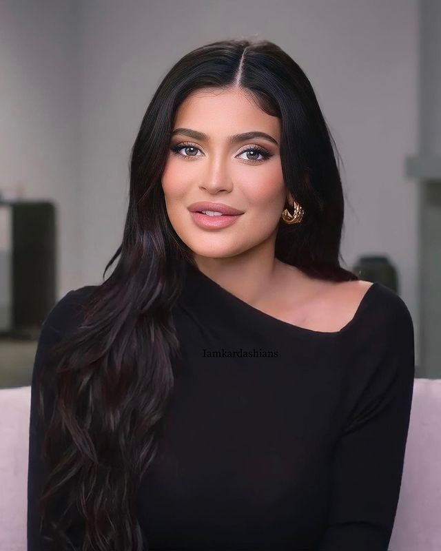 Kylie Jenner fashion model beauty influencer trending 2025